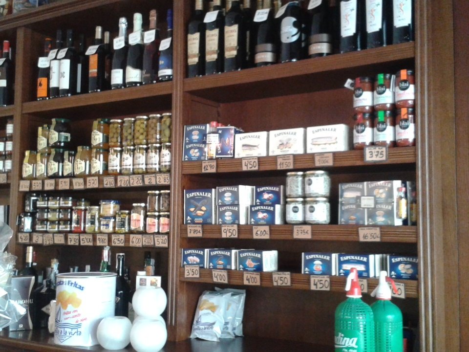 BlackAndro73's tweet photo. De aperitivo en Cal Marus.... que bien sienta un aperitivo a estas horas... #bermut #Calafell https://t.co/b71RMQJYvi