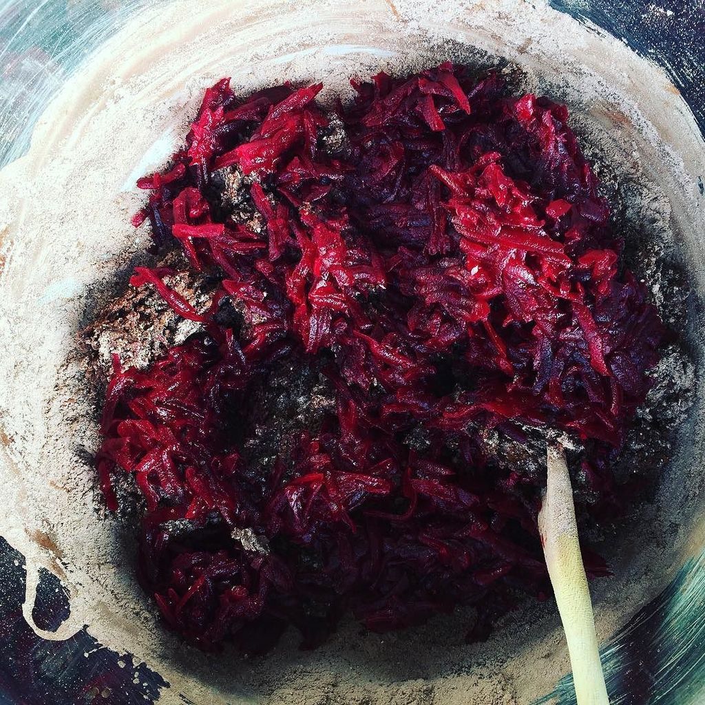 seannanutrition's tweet photo. Making a chocolate cake with a not-so-secret ingredient!

#beets #chocolate #cake #secreti… https://t.co/Nsg3tWj0X2 https://t.co/kPlnP4ZpO8
