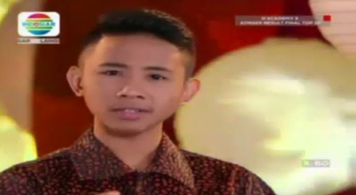 Indosiar's tweet photo. TOTAL!! Malam ini @DA3_Rafly bawakan lagu Rhoma Irama berjudul Musik. 
Kirim komentar kamu juga yuk. #DAcademy3 https://t.co/O3Fso62Kzm