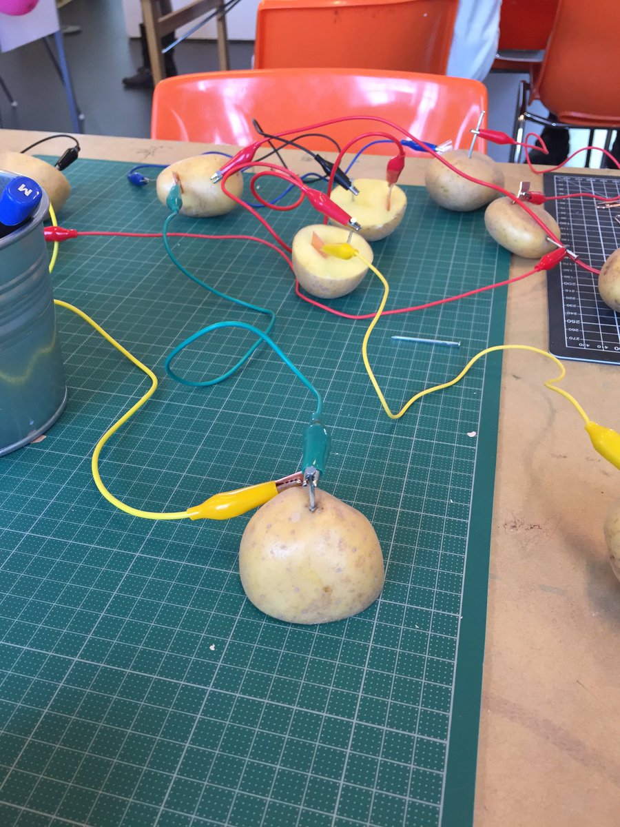 Wiketorian's tweet image. Tekniknörden i mig kommer fram- skoj för stora och små 😳 #toytech i Skellefteå