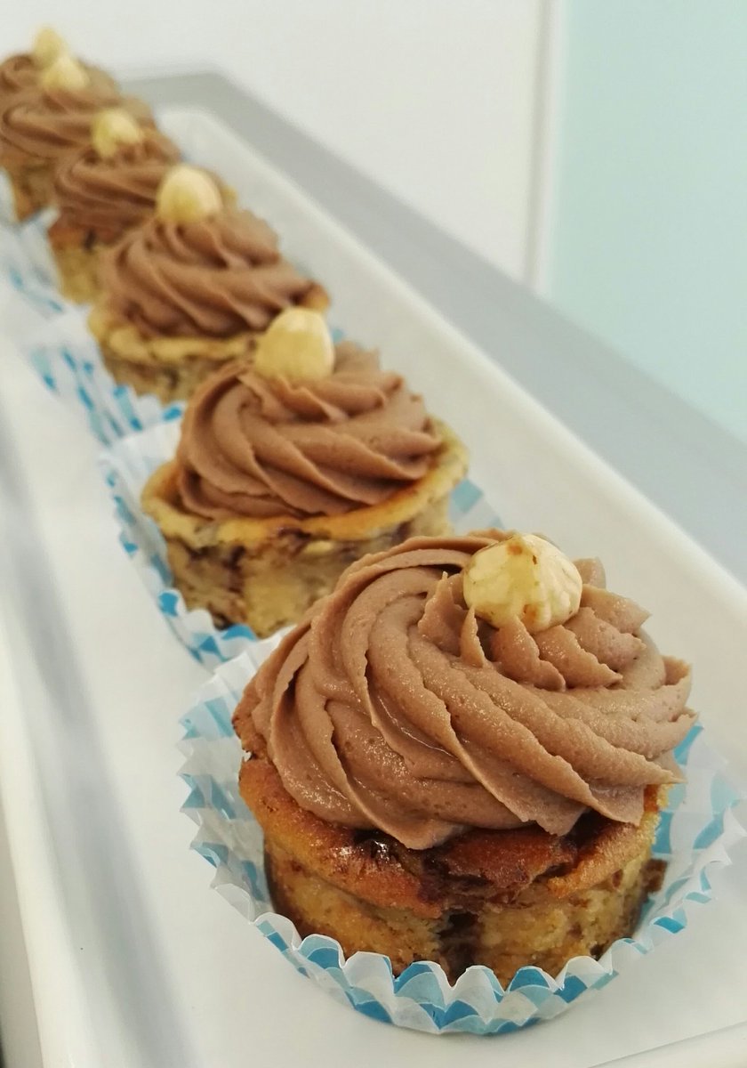 SweetPepitas's tweet photo. Mini cheesecake de chocolate y avellanas en la vitrina!! https://t.co/STXSDX8Q7v