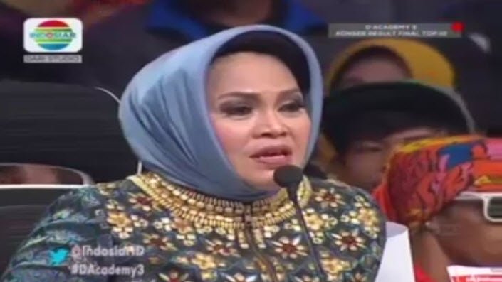 Indosiar's tweet photo. Kegagalan @DA3_Rafly membuat malam ini mulus komentar Bunda Hetty. #DAcademy3 https://t.co/Wnu6JjhSWw