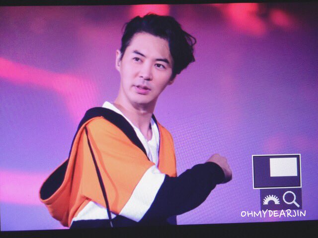 ohmydearjin tweet picture