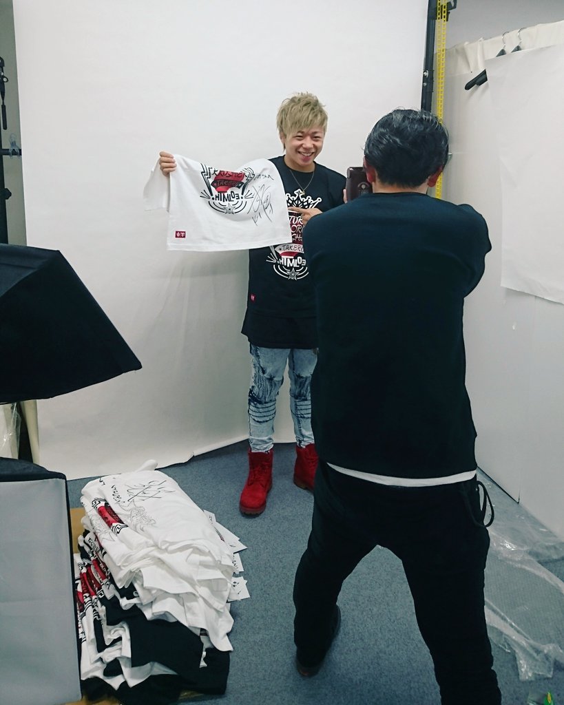 takerusegawa's tweet image. AIRサイン会ご視聴ありがとうございました^^
放送後に初回受注特典のチェキ撮影!!
届くのお楽しみに☆
#HTMLZERO3 #コラボ企画 #チェキ