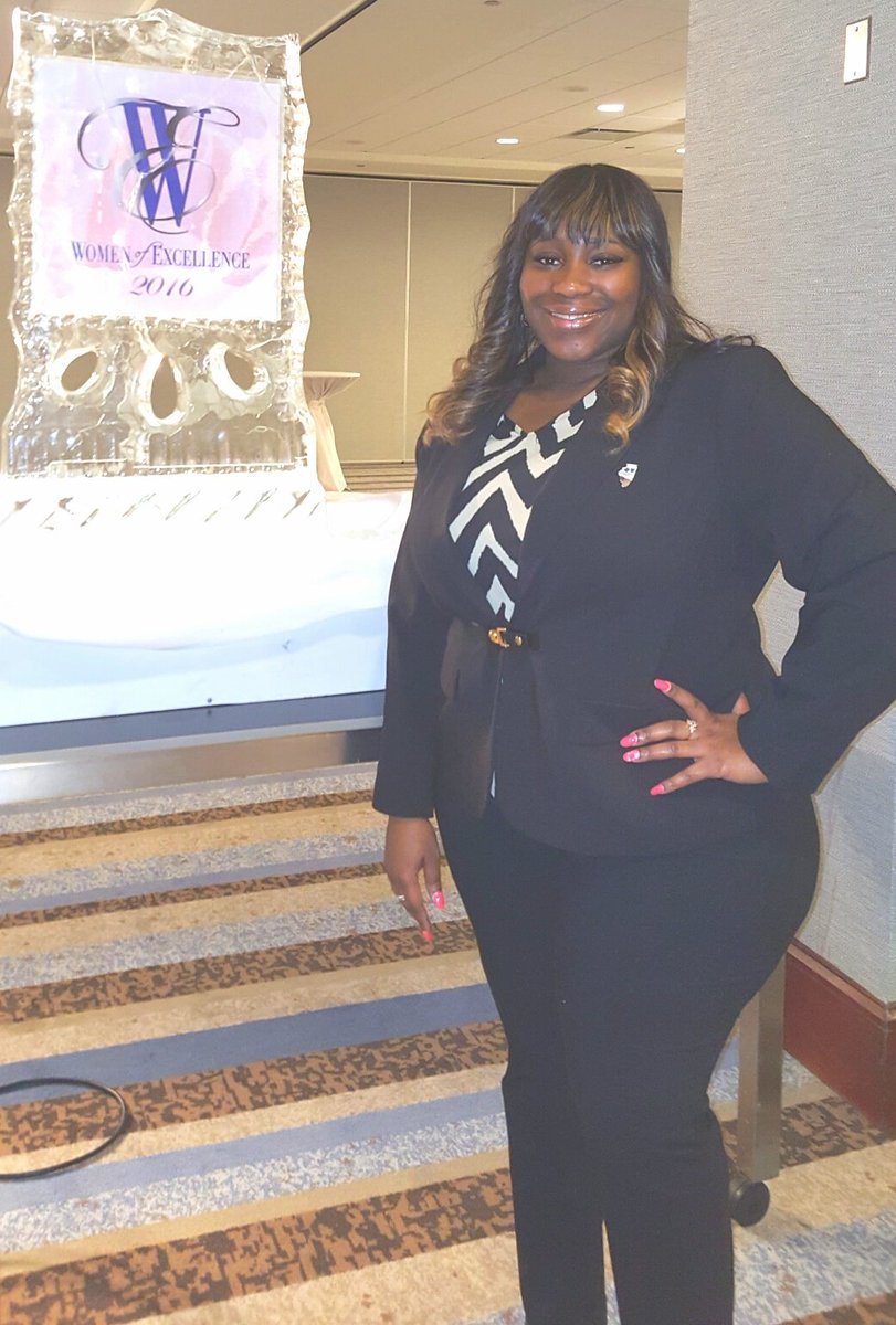LmarieAsad's tweet photo. The perfect way to end #WomensHistoryMonth was to spend it honoring 51 Black Women leaders #ChicagoDefenderWOE2016 https://t.co/PGWSu5mMrF