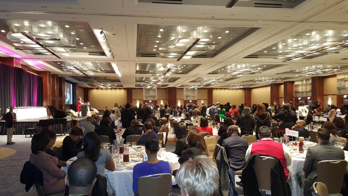 LmarieAsad's tweet photo. The perfect way to end #WomensHistoryMonth was to spend it honoring 51 Black Women leaders #ChicagoDefenderWOE2016 https://t.co/PGWSu5mMrF