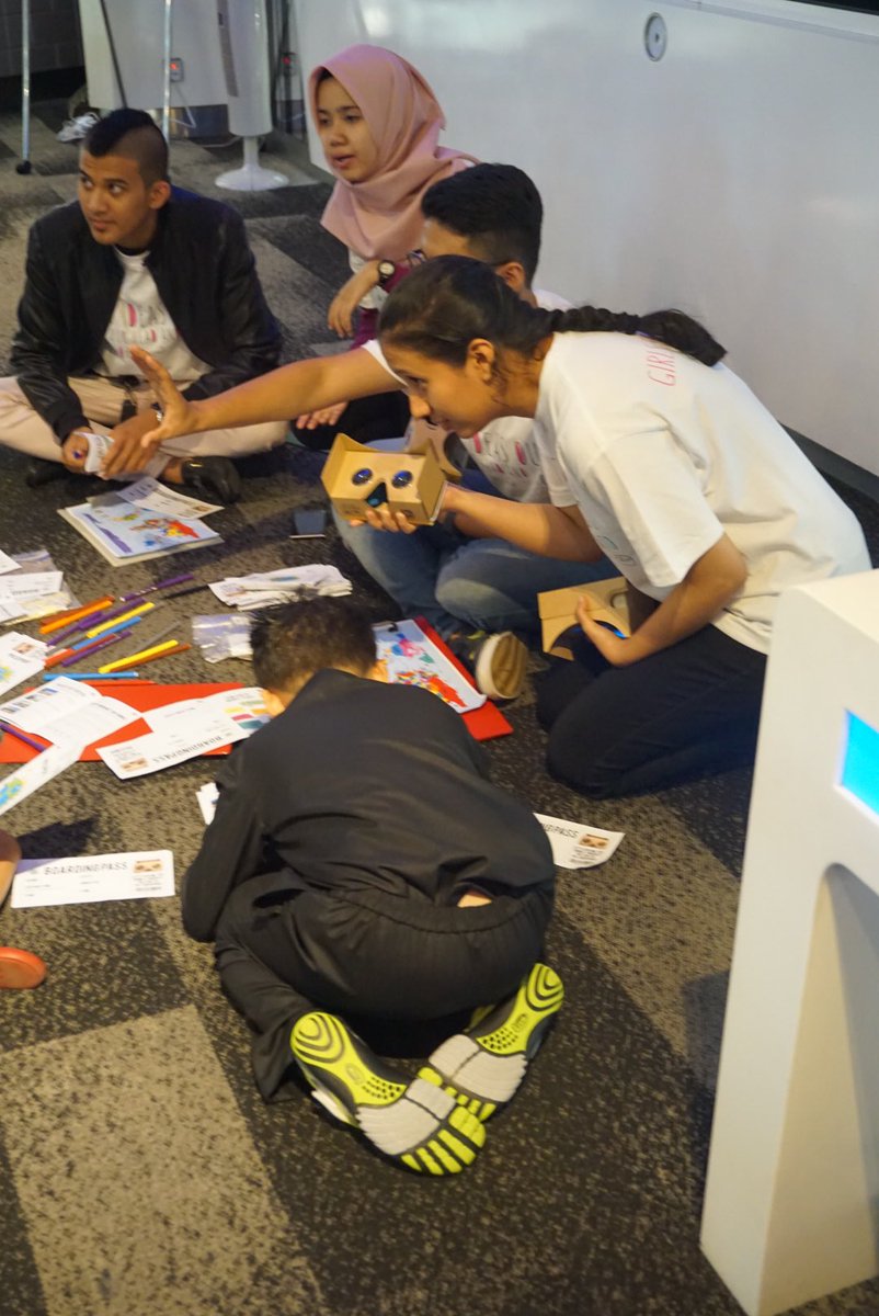 fizafify's tweet photo. VR field trip to France, Italy &amp; Germany! @GoogleMsia @googlecardboard @GoogleForEdu @VRNewsRover https://t.co/osgh3FWZ6v