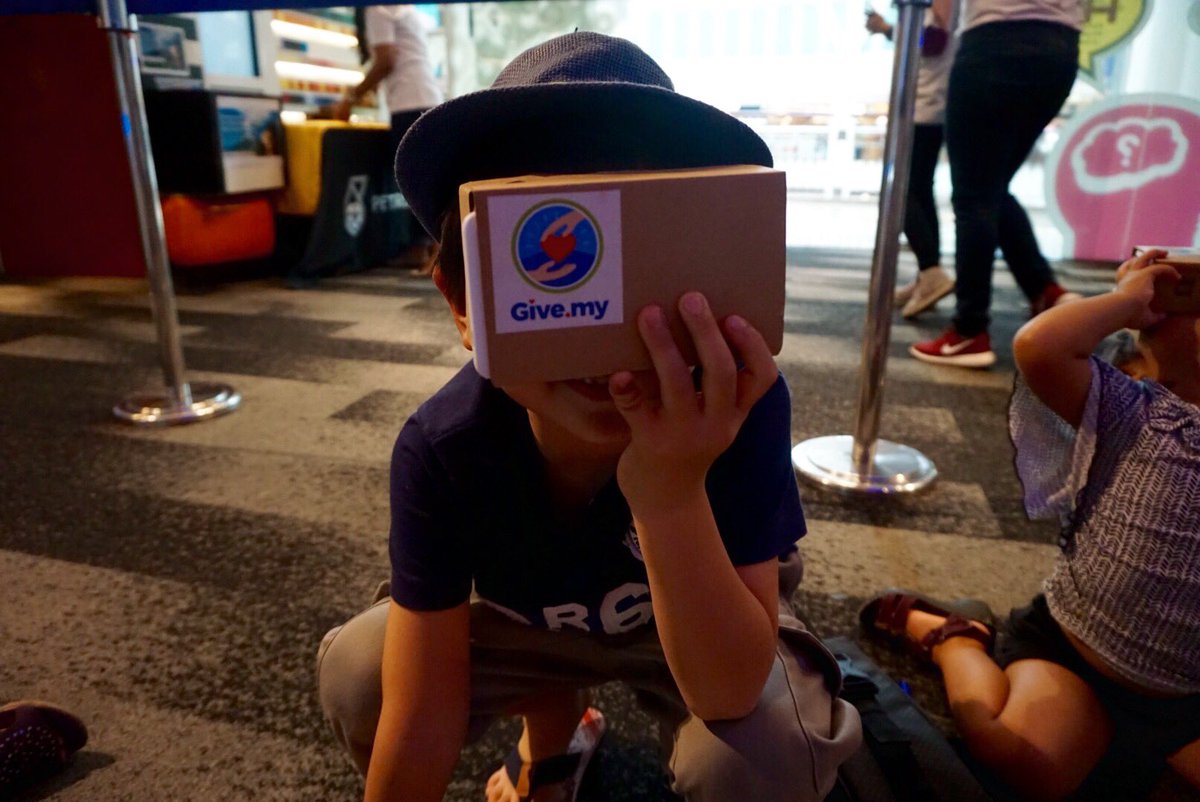 fizafify's tweet photo. VR field trip to France, Italy &amp; Germany! @GoogleMsia @googlecardboard @GoogleForEdu @VRNewsRover https://t.co/osgh3FWZ6v