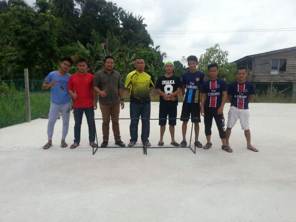 diana_haili's tweet photo. Projek Pembangunan Sukan. Tiang Gol Street Soccer disumbangkan kepada belia Kpg Suyong...
#ksrb https://t.co/Yka917OotT