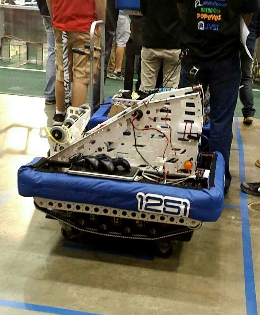 FRC_1251's tweet photo. Prepping to #breachthedefences @FIRSTinAlabama 

#RocketCityRegional #omgrobots https://t.co/uuKiKNRGmN