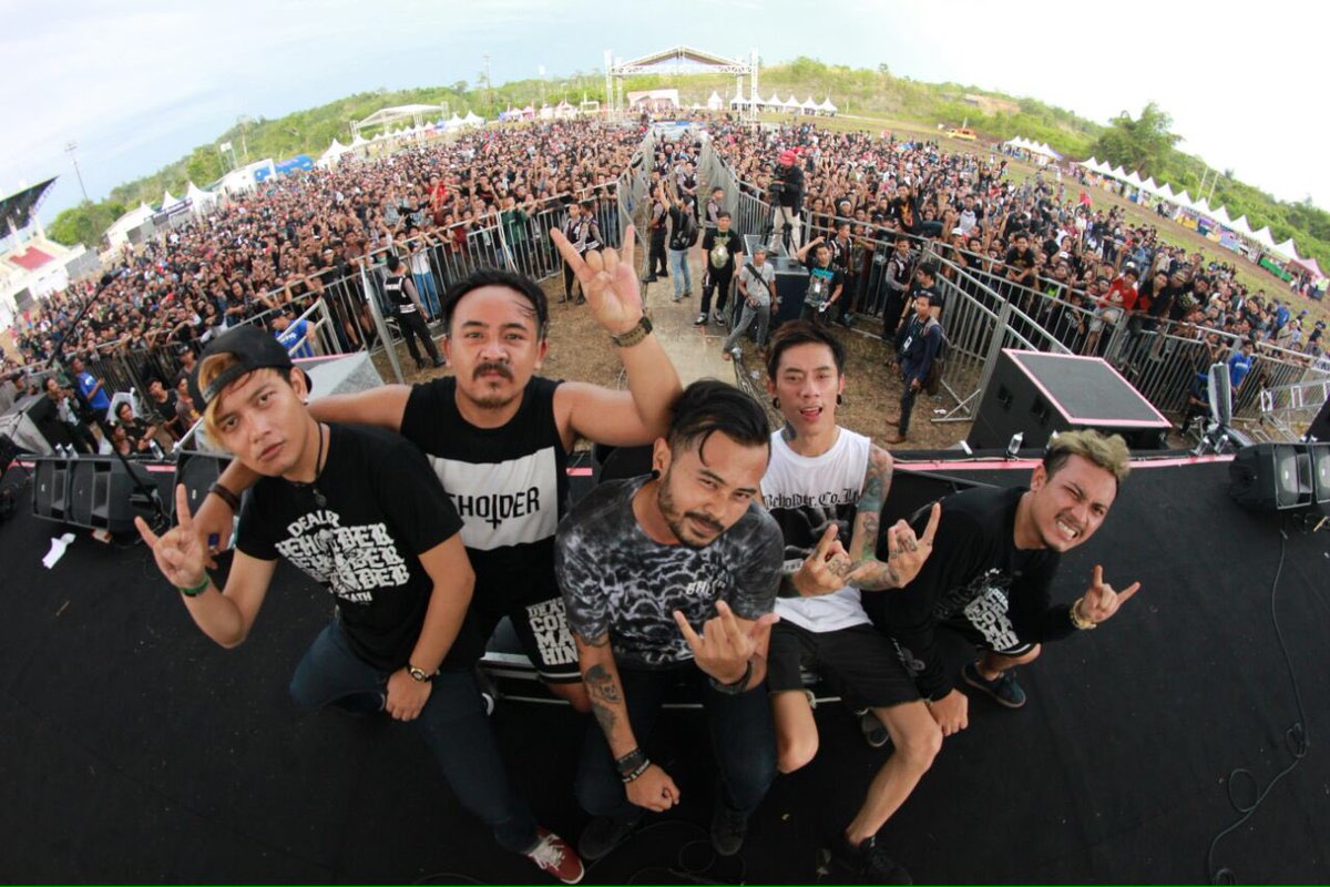 REVENGETHEFATE's tweet photo. Terimakasih banyak @rockinborneo dan @RTF_COLONY yang sudah meliar bersama kami! Sampai jumpa di lain kesempatan 👊🏻 https://t.co/6Sucmb9hkG