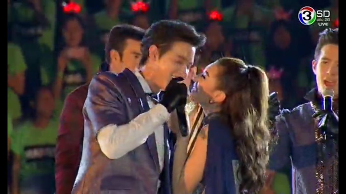 อยากเป็นมากกว่าเพื่อนโอเคมั้ย :)  #คอนเสิร์ตรักล้นจอ #46lovemission