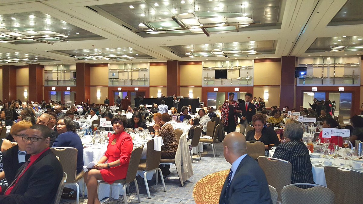 LmarieAsad's tweet photo. Dr. Manika Turnbull was an honoree at #ChicagoDefenderWOE2016 w/ MC @MarionBrooksNBC @nbcchicago @HCSC @BCBSIL https://t.co/oX9gskPqKY
