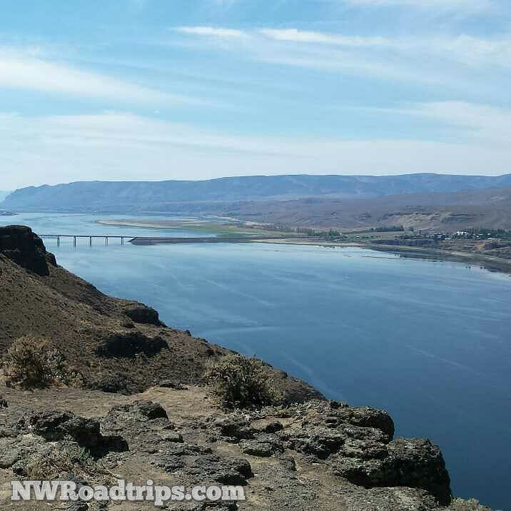 roadtripsnw's tweet photo. Looking down on #VantageWA across the #ColumbiaRiver. #EasternWashington #RoadTrip #NWRoadtrips #travel https://t.co/vGPf6Z1KoF