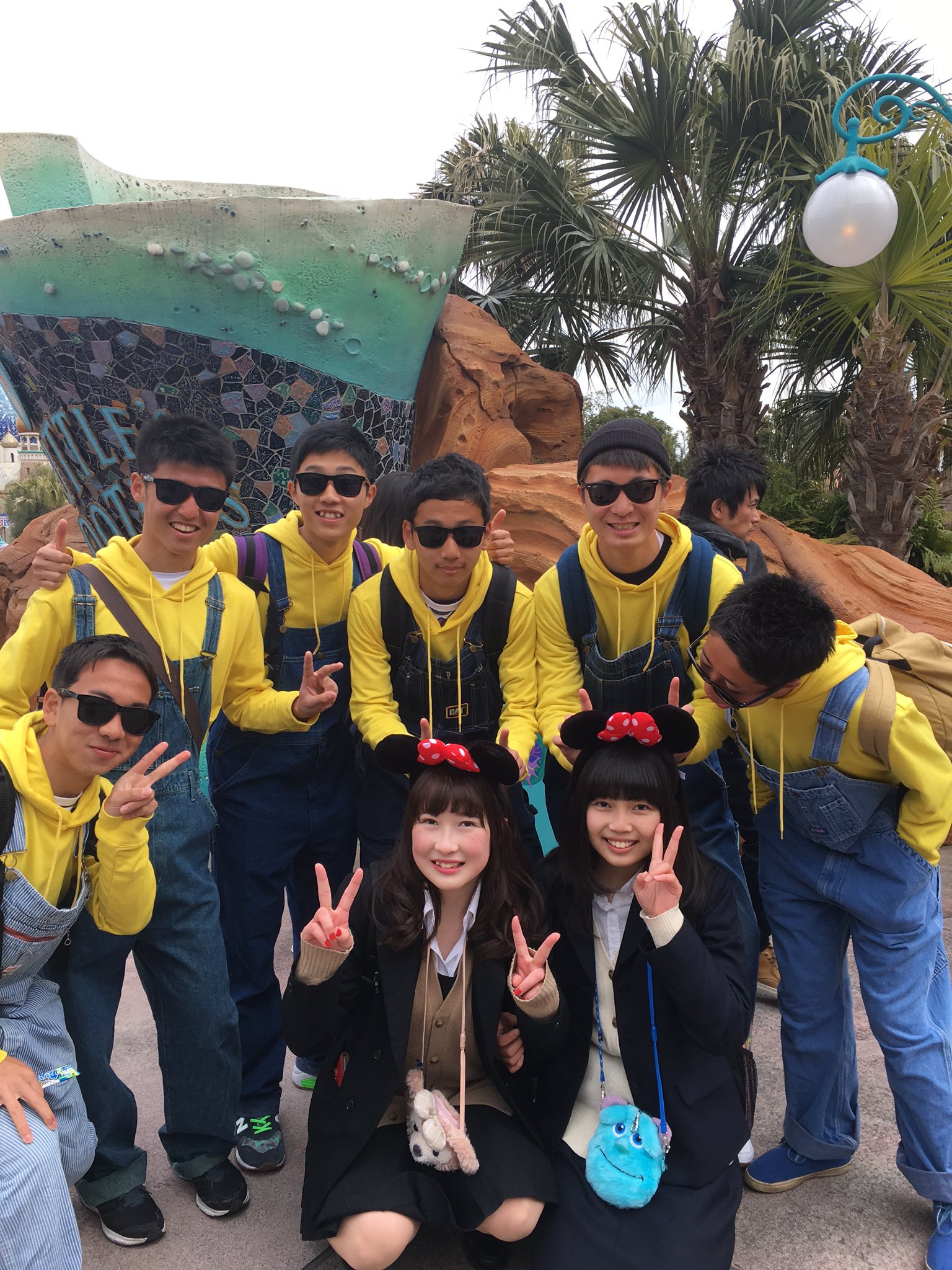 こーじま ゆーへー 今日はなんと ミニオンの格好でディズニー行きました笑 いやいや 大阪行けよと思った そこのあなた その通りですよね 狩野君のチョイスです笑 最後までいれて 最高の時間を友と共に刻むことができました アディオス