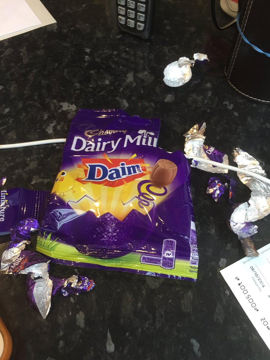 sospainter's tweet photo. I only meant to eat one. Seem to have scoffed the lot. Oops. #boringpaperwork https://t.co/7IUUeuQMDo