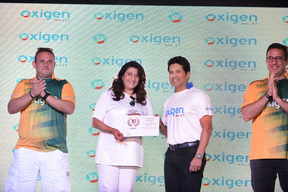 MeherSarid's tweet photo. Completed 10 years at @oxigenwallet #playingthelifeiseasy @sachin_rt, what a reward, ๐ https://t.co/uEddDa5XpG
