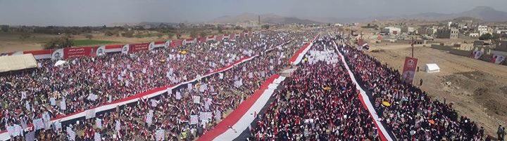 Bq9Cl's tweet photo. طوفان بشري تشهدة العاصمة اليمنية صنعاء تنديدآ بمجازر النظام السعودي وذكرى مرور عام على بداية العدوان 
عنجد شي مرعب ! https://t.co/H4ReU6lrMK