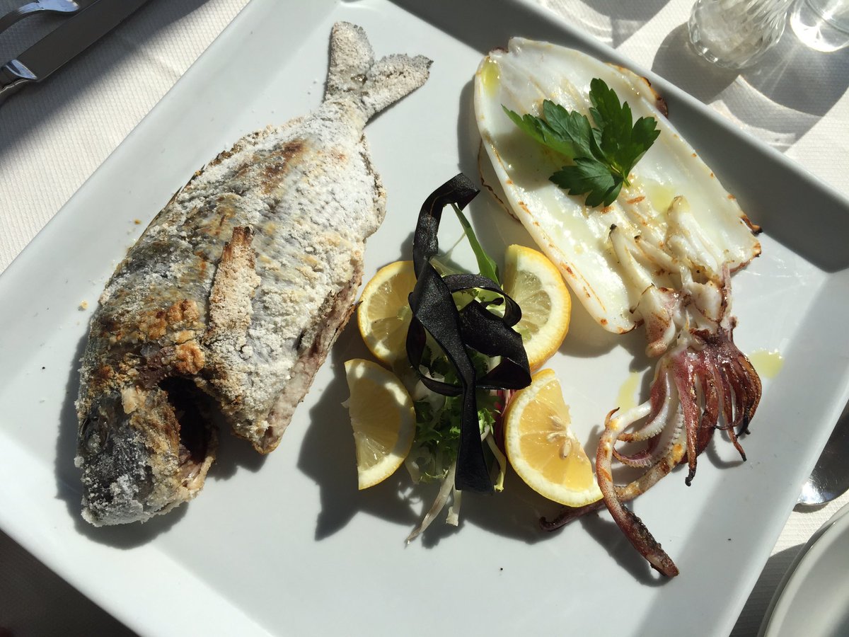 Pig_Academy's tweet photo. Che pranzo! #Procida ci fa sognare con i suoi prodotti e i suoi piatti #PasquaProcida16 @piuturismo @visitprocida https://t.co/n26nocUd0F