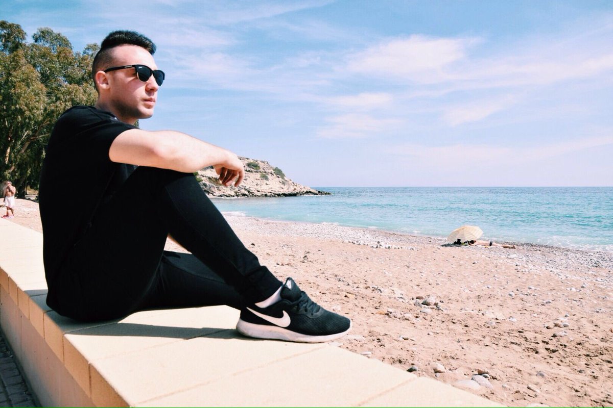 Ya estamos en #Villajoyosa 😍
Comenzamos set en <a href="/torressoundfest/">Torres Sound Fest</a> a las 20:40h 👈🏼
Será la bomba! 💣
📸: <a href="/joaangilabert/">Rǝvolucionari</a>