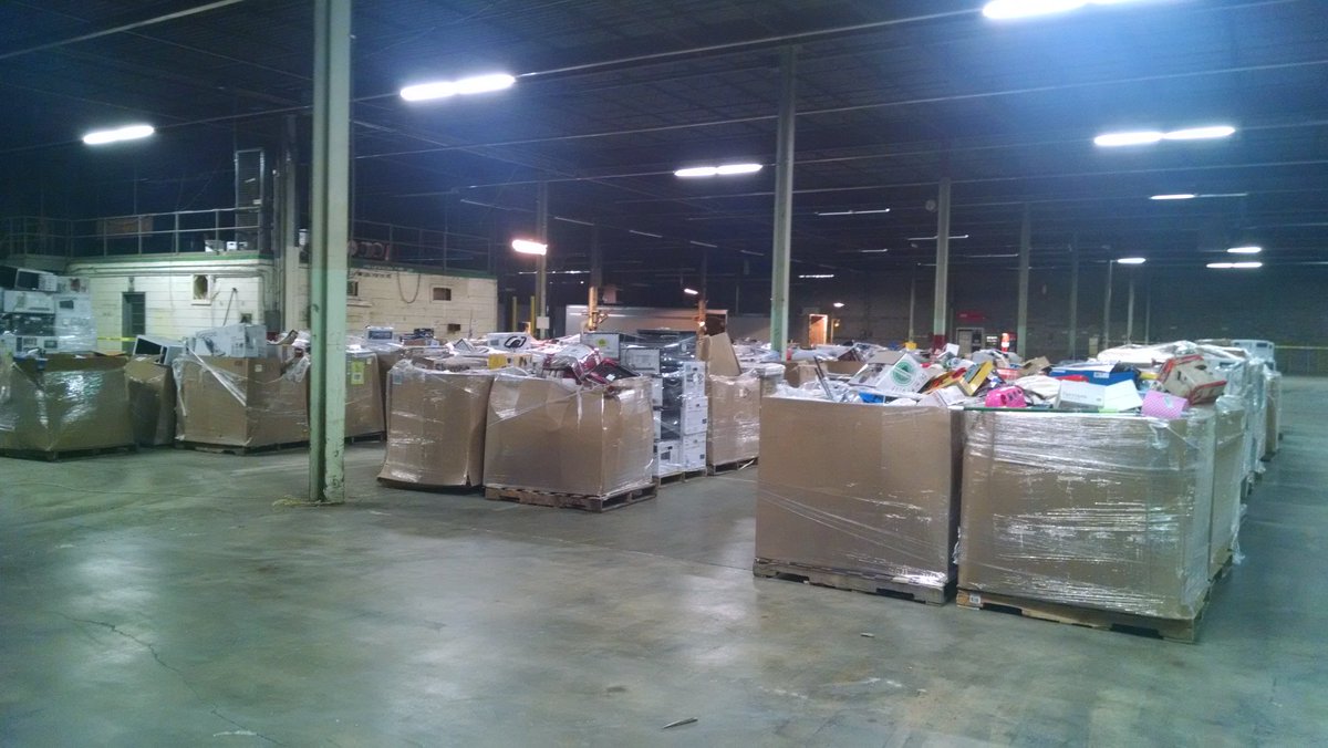 Palletsplus's tweet photo. All set up and ready to open the doors at 12!! https://t.co/fD16aaxk0h