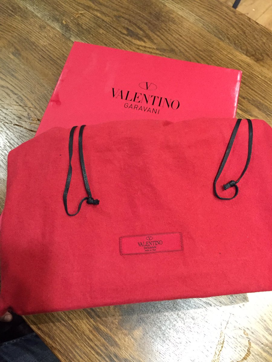 Amy_Kimmis's tweet photo. Treats 😍 #Valentino #Rockstud #Amaze #Shoes #Bag https://t.co/rkyCTX54PN
