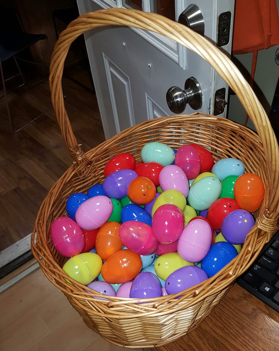 meg_chapman79's tweet photo. #1277 #HAPPYEASTER #EGGS @SL_leighton @MileyShakira @DomoPaige @AlizdelR https://t.co/MBxkMKGoME