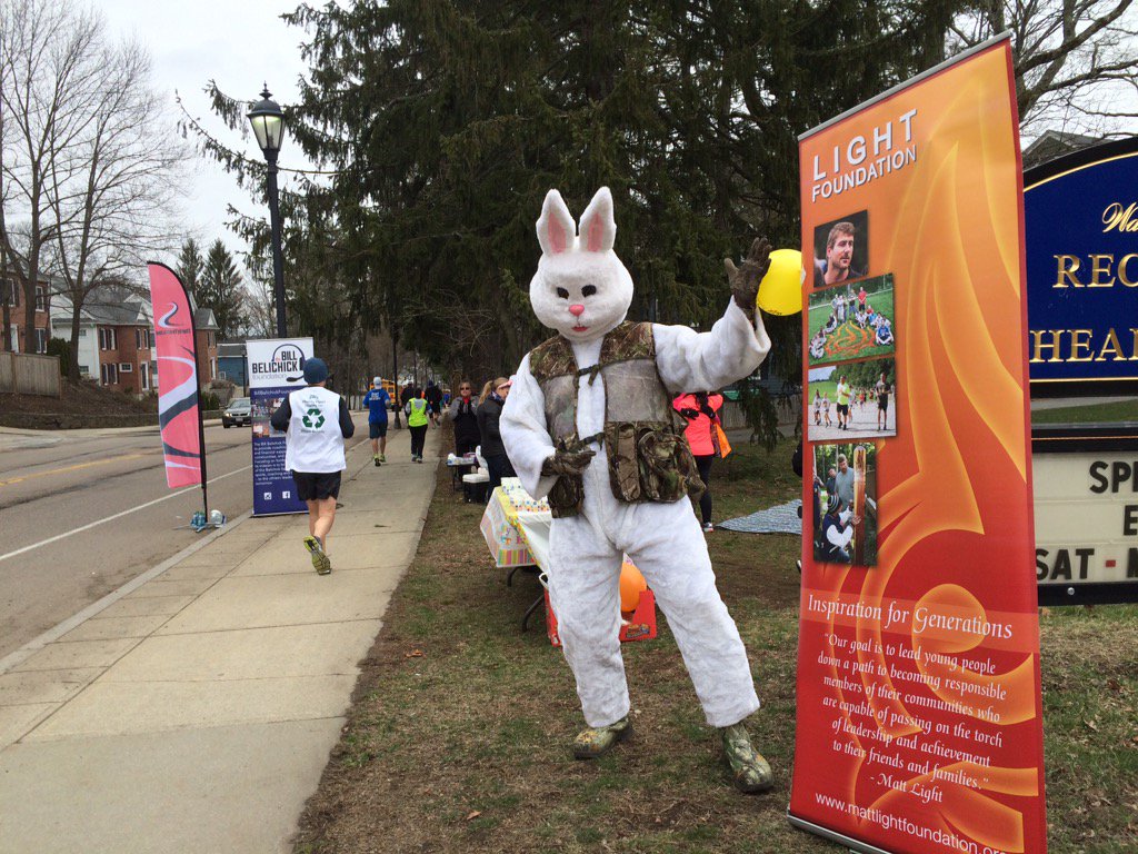 LightFoundation's tweet photo. Marathon runners- we're ready for you! #Wellesley #lfspeedoflight https://t.co/Z4vVtoIVad