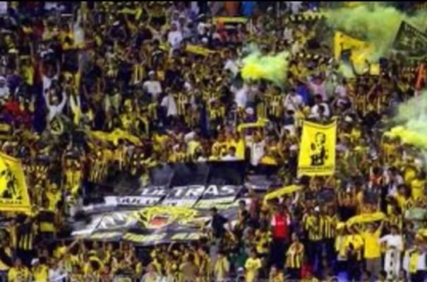 18NADY_ALSH3B18's tweet photo. #النمور_الذهبية_100k_متابع جعلو المدرج الأول في آسيا أكثر جمالا وابداعا💛 https://t.co/P8krYpphLT