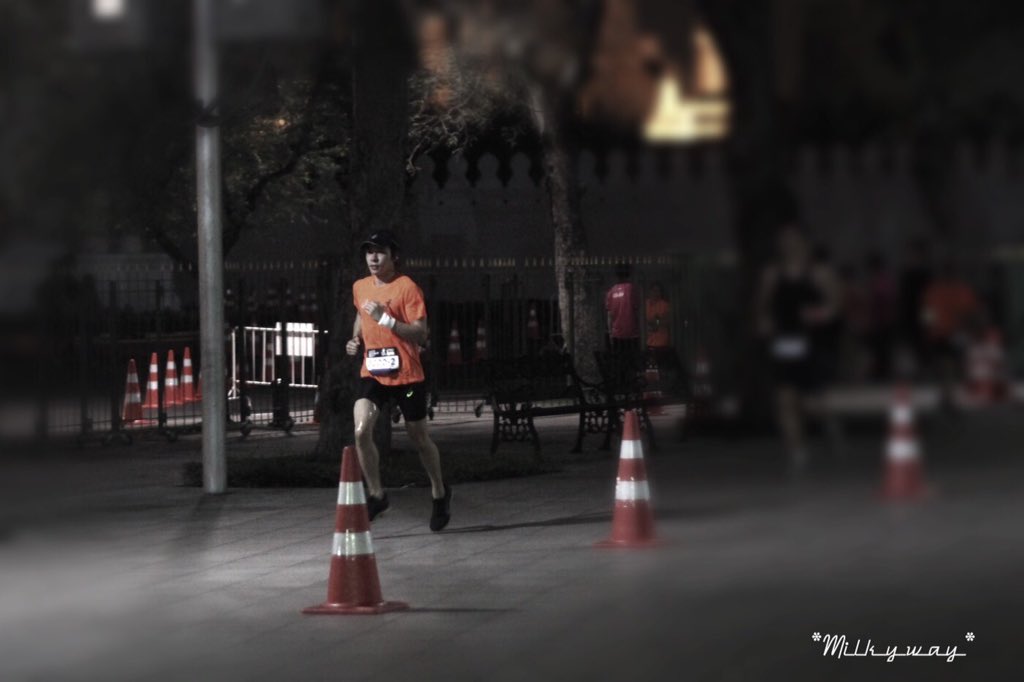 Milky_addict's tweet photo. @NATsakdatorn รูปช่วงวิ่ง มีเท่านี้จริงๆ ค่ะ สุดความสามารถ มันมืดมากอ่ะ 😢😢😢 #ASICScityrelay #relaythenight https://t.co/8opGDKiDQG