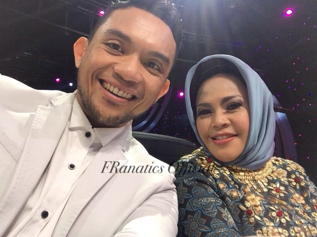 franatics_bn's tweet photo. Bersama Idol. Bunda Hetty. https://t.co/8ajoTDNrZK