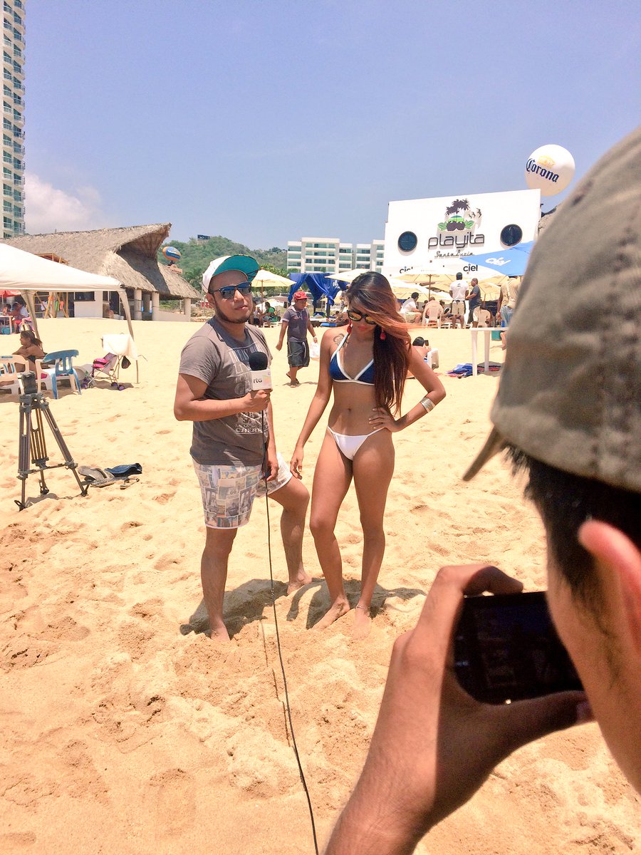 irving_lopez's tweet photo. Grabando para @HashTagAcapulco En la @LaplayitaSTL ... Radio y Televisión de Guerrero #MásTV https://t.co/EQJcvNswKf