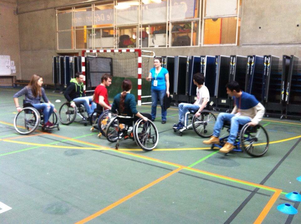 Les erasmus se sont initiés au handibasket toute la journée #ExchangeAbility #springbreizh2016 🏀