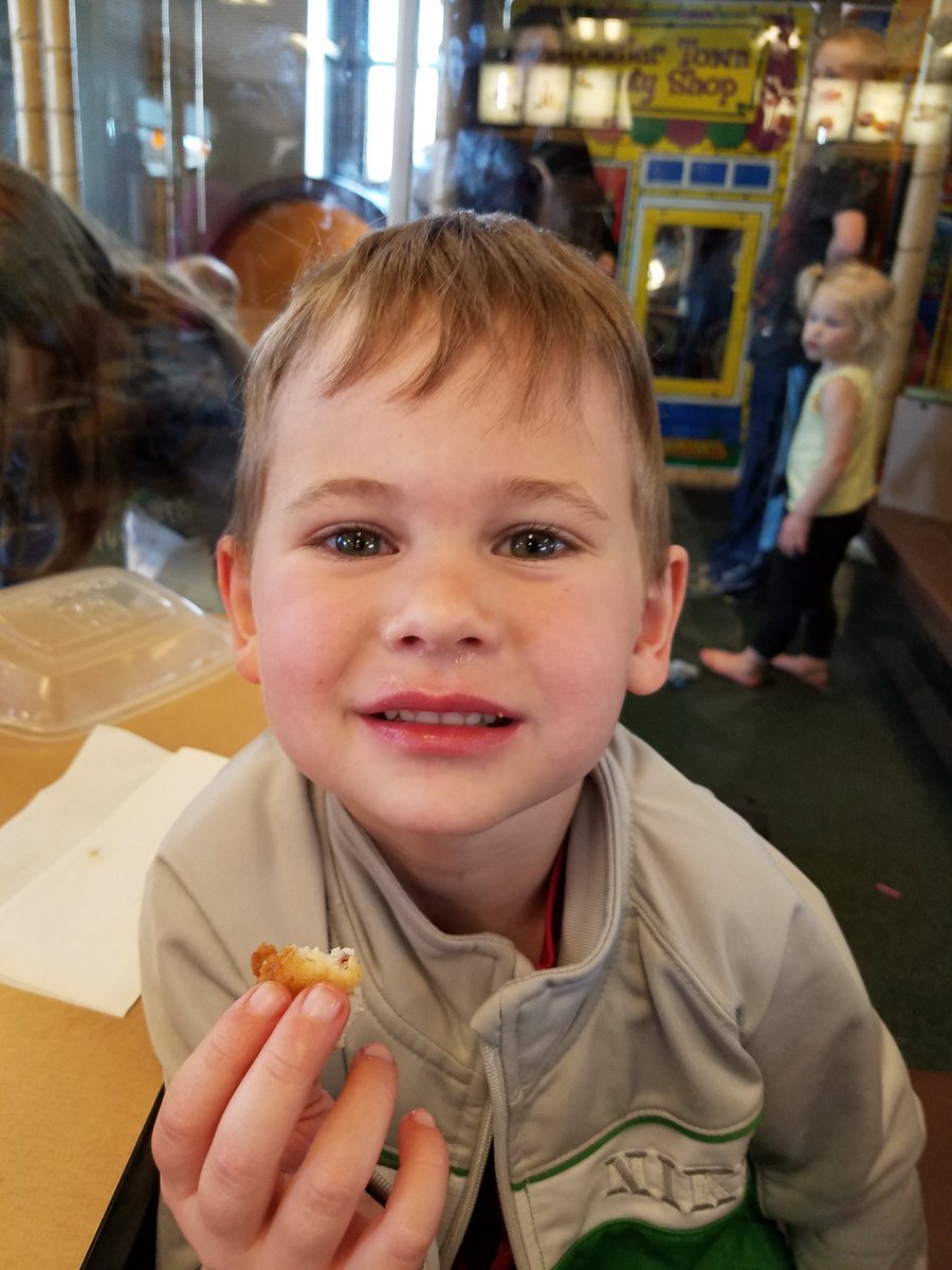 2Tall_Larsen's tweet photo. Happy birthday to Tate. 5 years old and is still the size of a 3 year old. #SmallPeopleRule https://t.co/ZWfmJ1bNht