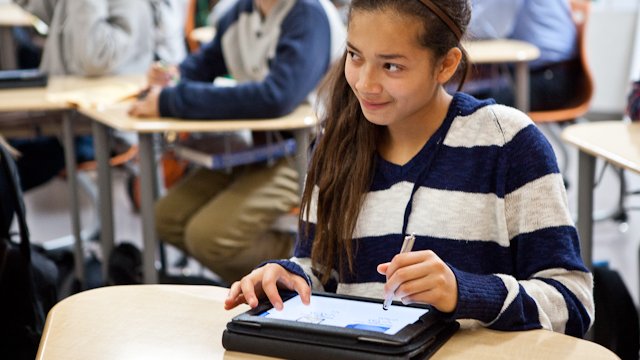 MindShiftKQED's tweet photo. What Keeps Students Motivated to Learn? @hightechhigh https://t.co/gBGIs9NvbN #edchat #deeperlearning #stuvoice https://t.co/qWS7w07kd4
