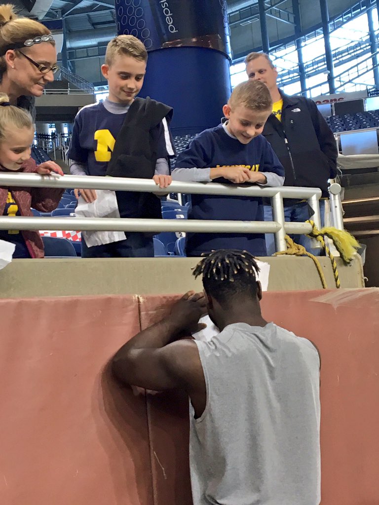 UMichFootball's tweet photo. Even after a 4 hr practice and meeting with media, Chris, Jourdan and De'Veon have time to greet young fans! #GoBlue https://t.co/I7RXbt0q6p