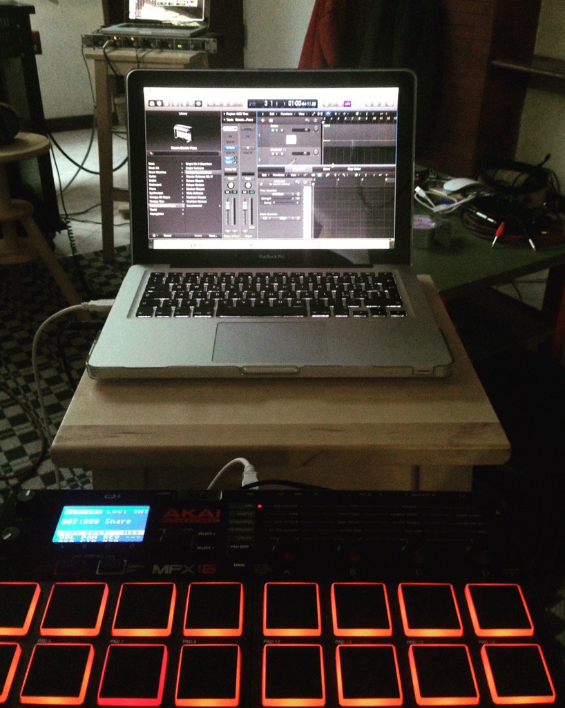 ValeCrescenzi's tweet photo. #creare #akai #mpx16 #prove #tentativi #suoni #nuovi.
#Musicin #sanmarino #regalo #pasqua tutto da #studiare #mpx https://t.co/dOMZrGhDr3