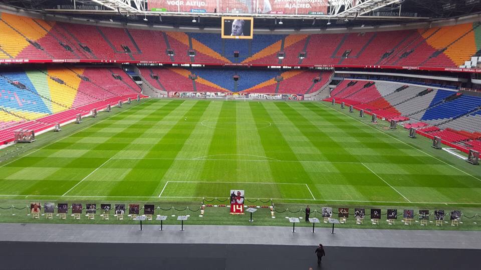 arena_cruijff's tweet photo. JOHAN, voor ons ben je onsterfelijk! We zullen je nooit vergeten! #AJAX #Cruijff https://t.co/jBW4DPA1q0