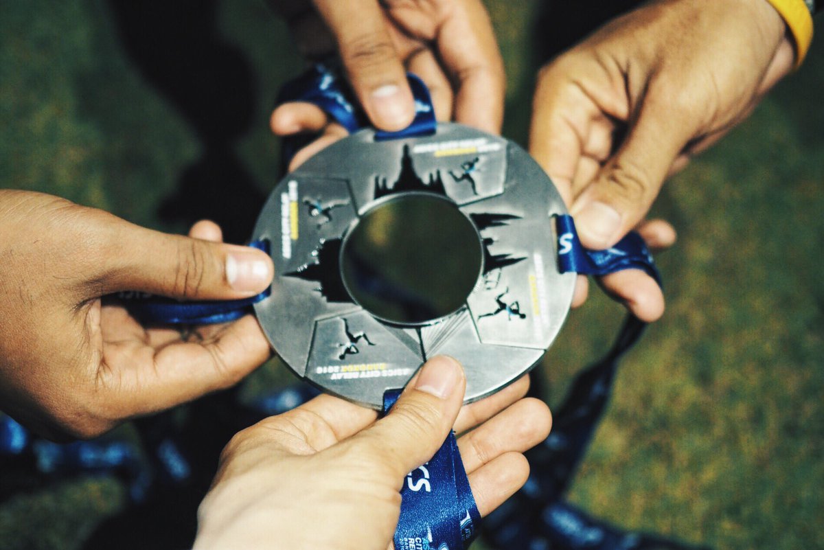 NATsakdatorn's tweet photo. TEAMWORK!! ASICS City Relay Bangkok 42 km in 3:38 hours #relaythenight #ASICSThailand #ASICSGoRunIt https://t.co/qTUitqRyux