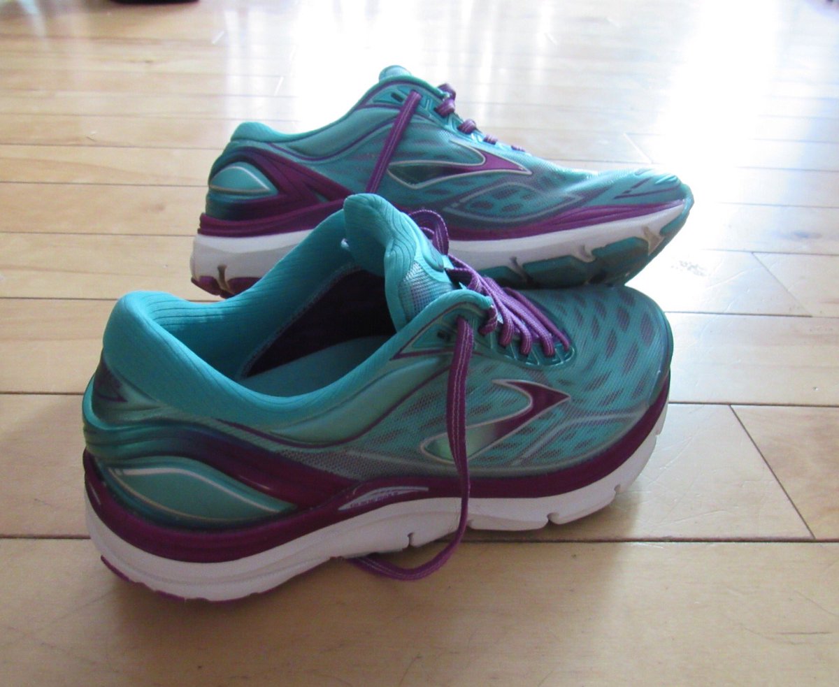 christadavidson's tweet photo. Story from my childhood is part of my @iRunNation review of @BrooksRunningCA #transcend3 https://t.co/JFhP000SEV https://t.co/KpSPVABcEM
