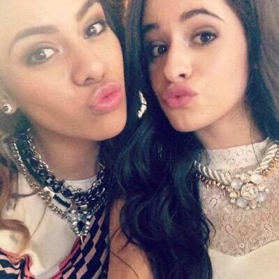 5HBrasilRS's tweet photo. ❤❤😢
RT pra ajudar...
GO HARMONIZERS 
#Harmonizers #iHeartAwards #BestFanArmy https://t.co/hyxM3dgzbW