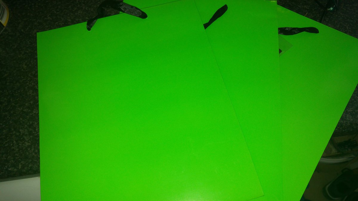 kvmilling's tweet photo. You can probably guess who these 3 gift bags are for! The colour is a bit of a clue 😉 🎁🎁🎁 #3gifts #3drivers https://t.co/GyTTAQH2vl