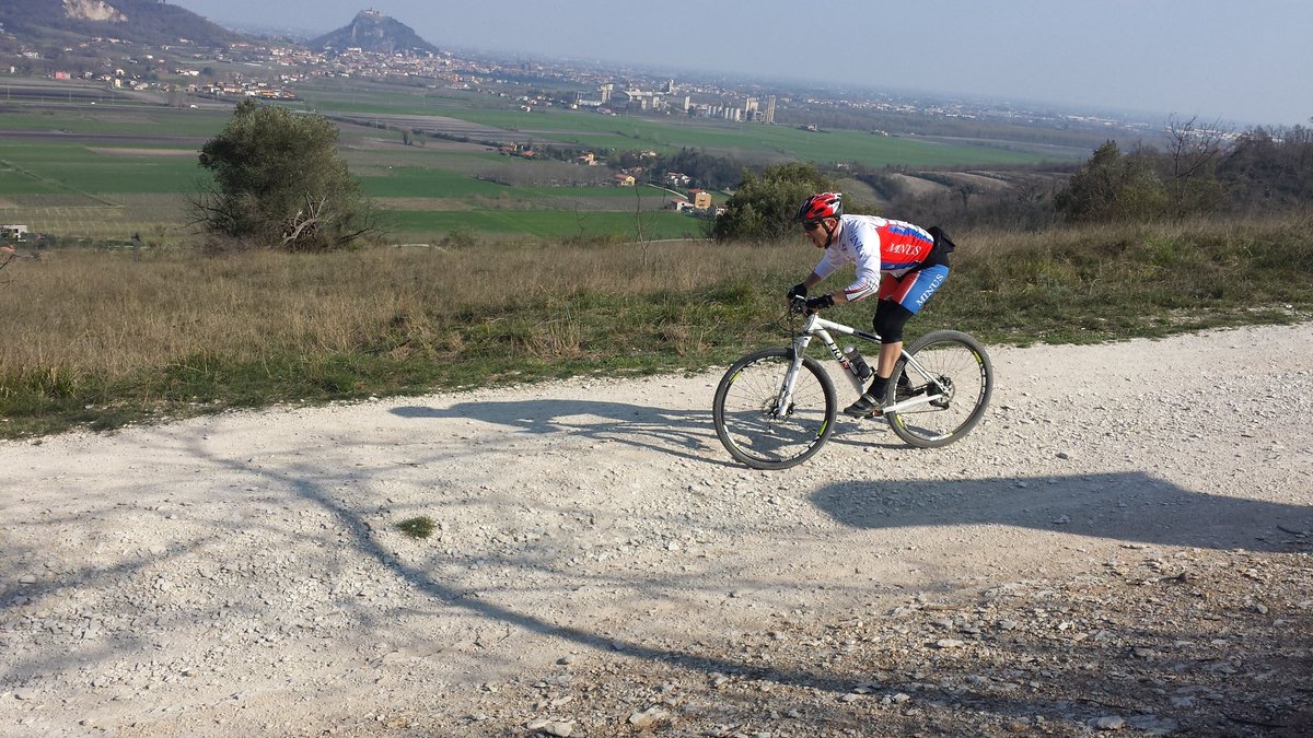 minus_bike's tweet photo. Visto il buon @3BMeteo di oggi.. giretto per - Pasquale sugli @euganei in peparazione del pranzo di domani!!! https://t.co/tiTa7Klv9a