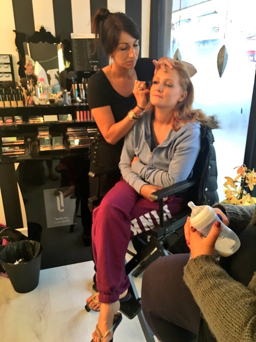 PollyJames's tweet photo. Bestie getting ready for her engagement party tonight! @amiegent Ekkkk! 💞💄💍👑 @HouseOfVIP https://t.co/WnJeUtlmfg