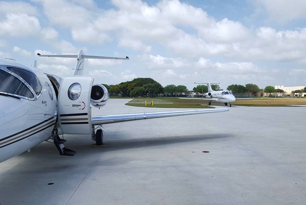 DeltaBravo33's tweet photo. Instagram : by ssaviator - Squad. #bermudian #aviation #aviator #pilot #pilotlife #crewlife #privatejet #privatepla… https://t.co/DvaXTF1cgz