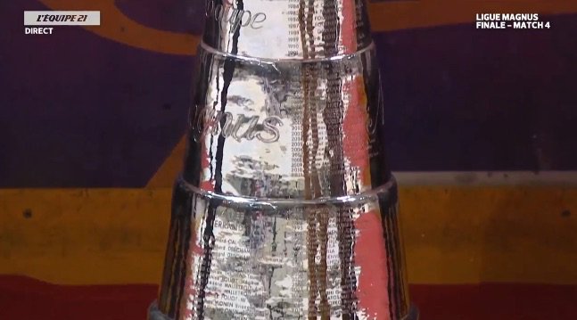 LigueMagnus's tweet photo. 30 ans et pas une ride ;)
#Hockey21 #FinaleMagnus (@lequipe21) https://t.co/I2nJPMwuf1