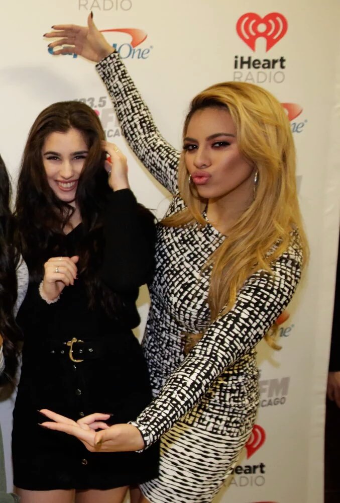 5HBrasilRS's tweet photo. ❤❤😢
RT pra ajudar...
GO HARMONIZERS 
#Harmonizers #iHeartAwards #BestFanArmy https://t.co/uYG7Nd4zw3