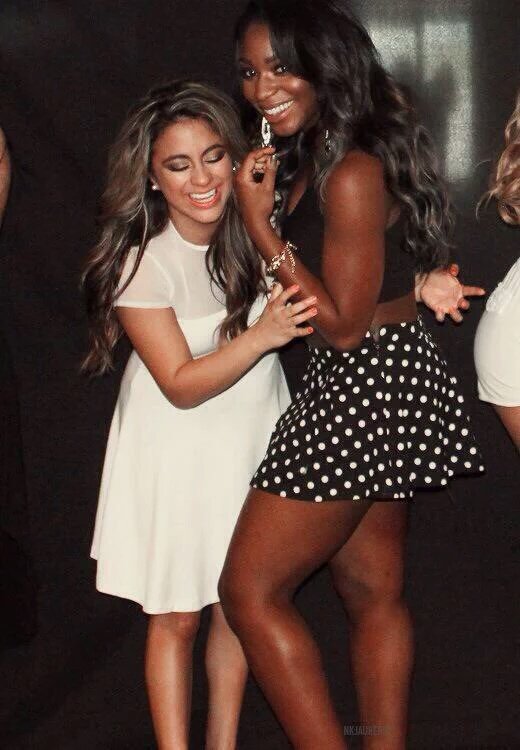 5HBrasilRS's tweet photo. ❤❤😢
RT pra ajudar...
GO HARMONIZERS 
#Harmonizers #iHeartAwards #BestFanArmy https://t.co/tWNw024M2S