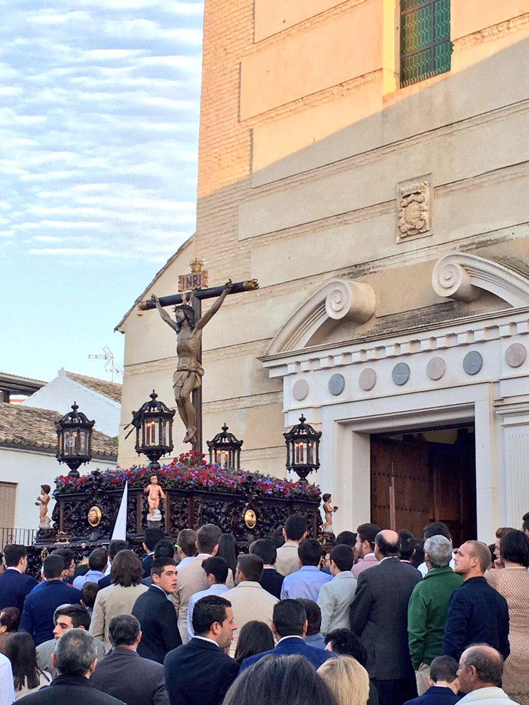 macarenapsojo's tweet photo. Enhorabuena a la @HdadCristoExp por su saber hacer en la tarde-noche del Viernes Santo #SsantaCasariche16 https://t.co/s23EBo0FhK