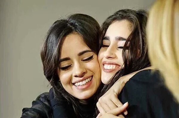 5HBrasilRS's tweet photo. ❤❤😢
RT pra ajudar...
GO HARMONIZERS 
#Harmonizers #iHeartAwards #BestFanArmy https://t.co/bw4izOg6R6